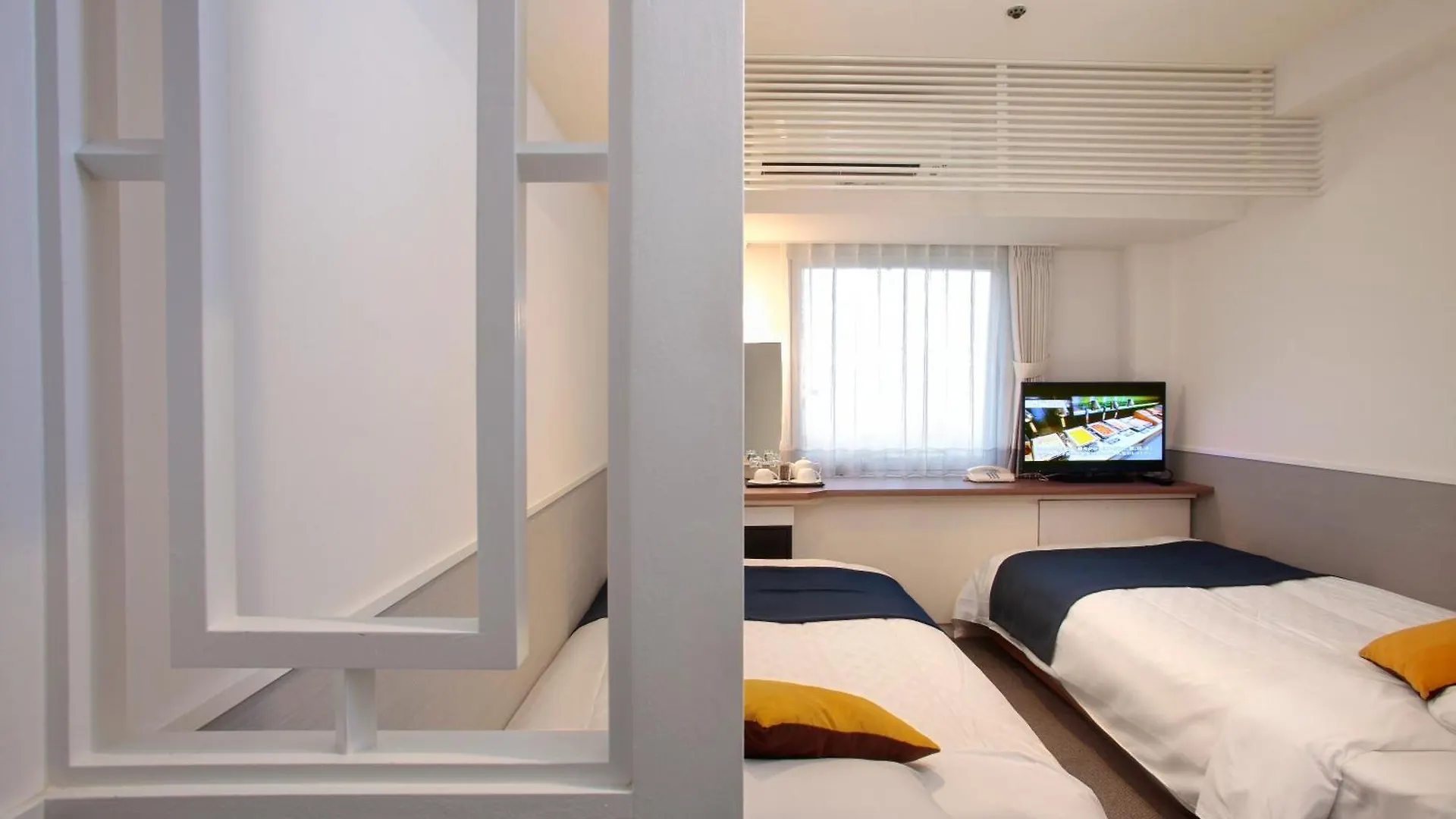 Hotel Plaza Osaka 4*,