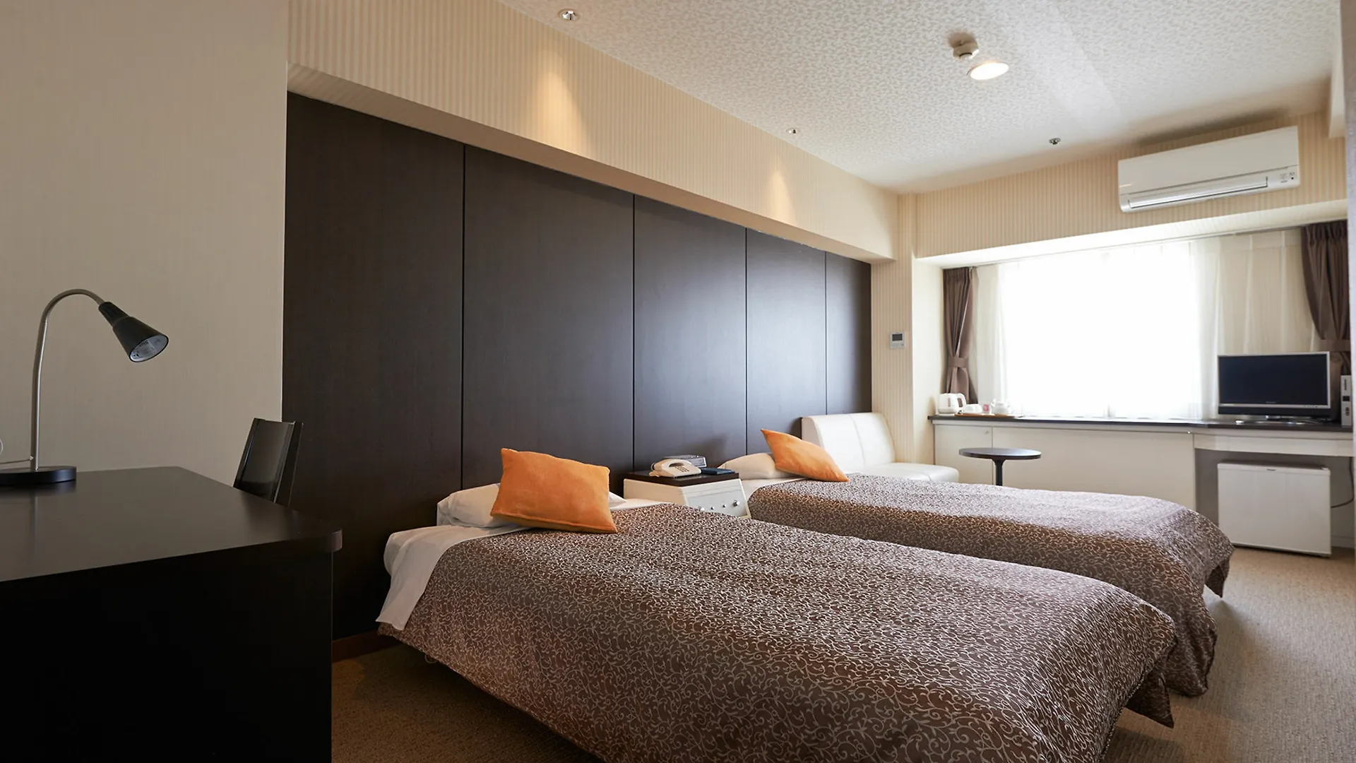 Hotel Plaza Osaka 4*,