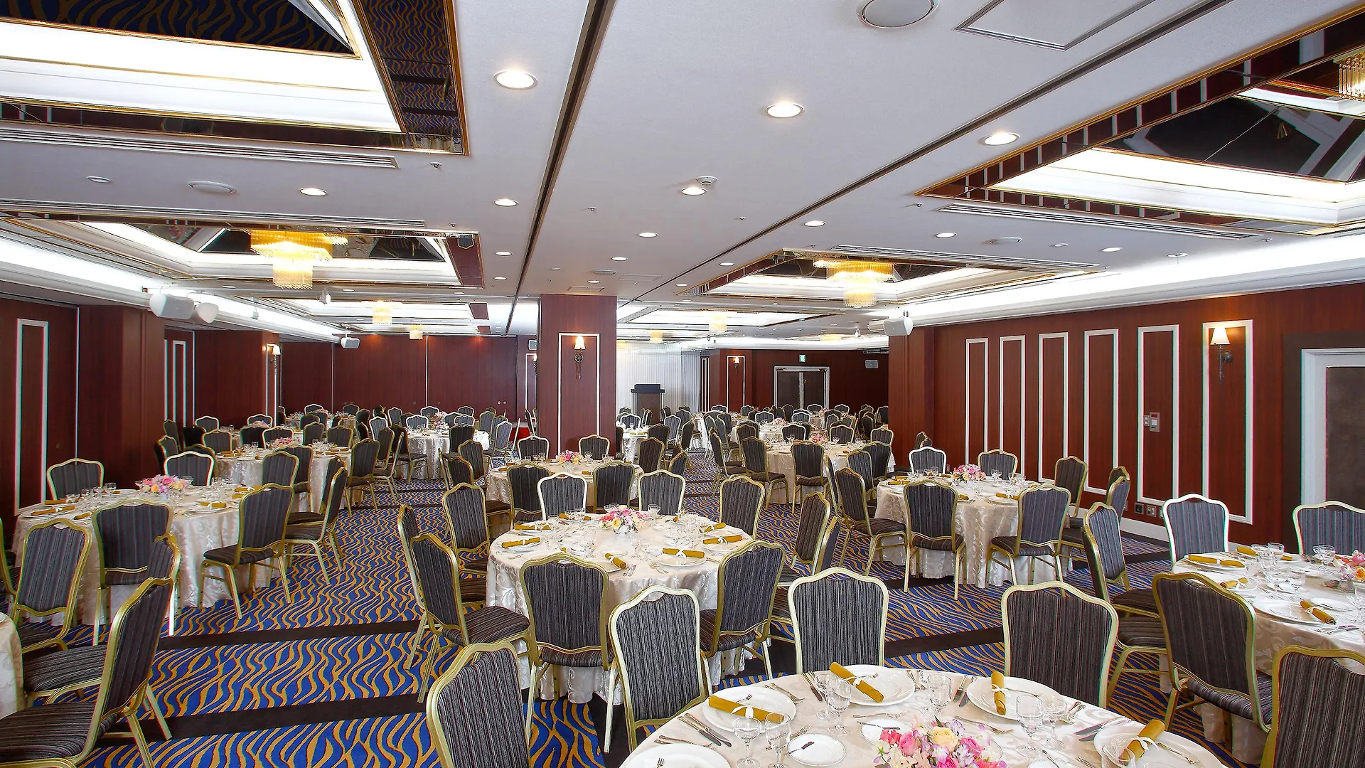 Hotel Plaza Osaka 4*,
